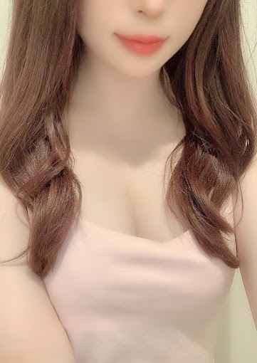 美脚が目を引く長身スレンダーな美人セラピスト